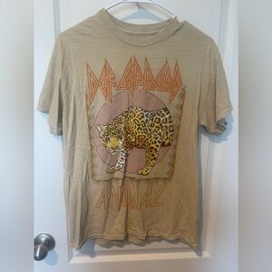 Def Leppard Women’s Size Medium Band Tee Shirt.